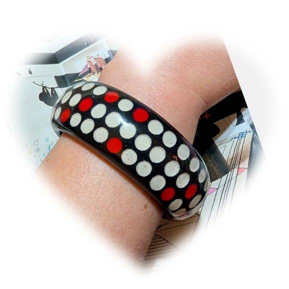 Vintage Heavy Chunky Lucite Mod 60s Polkadot Bangle Bracelet - Picture 5 of 5